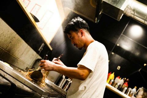 調理中 - Cooking on iron plate